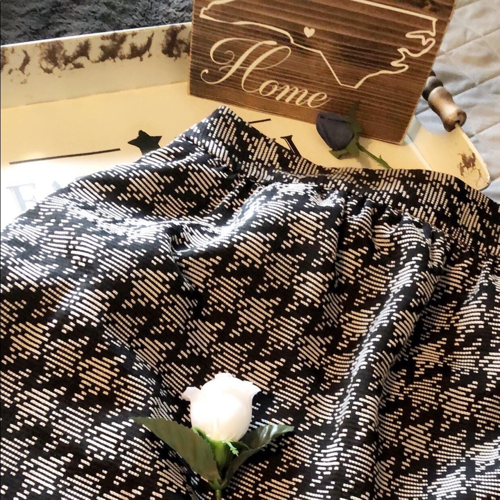 Blk/Ivory Whimsy & Wonder Skirt